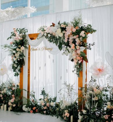 Trang trí tiệc cưới hoa lụa - Sola Wedding