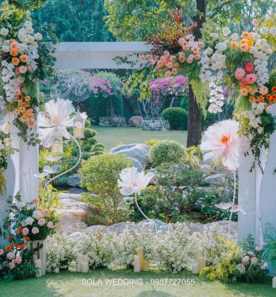 Trang tr&iacute; tiệc cưới tại phường Ph&uacute; Nhuận - Phong C&aacute;ch S&acirc;n Vườn Hiện Đại